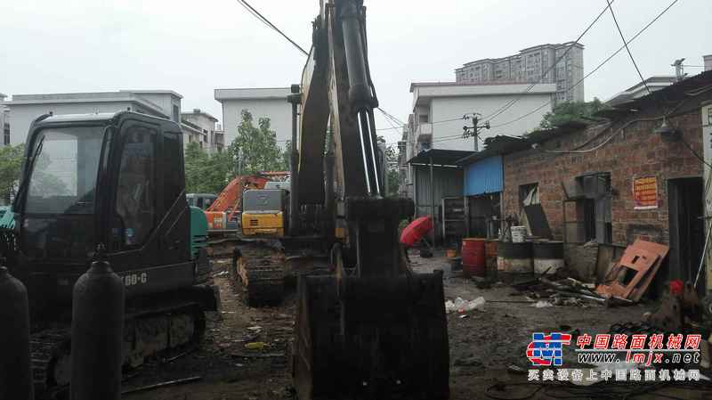 江西出售转让二手9000小时2010年徐工XE230挖掘机