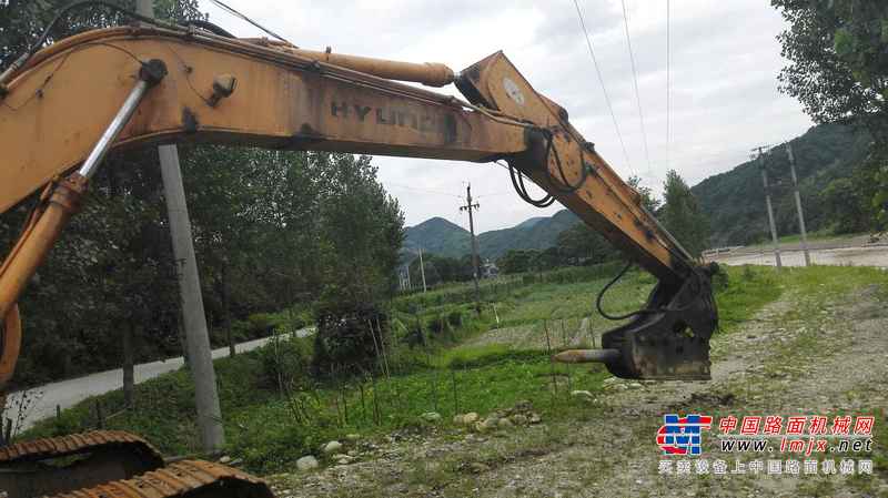 江西出售转让二手25000小时2004年现代R220挖掘机