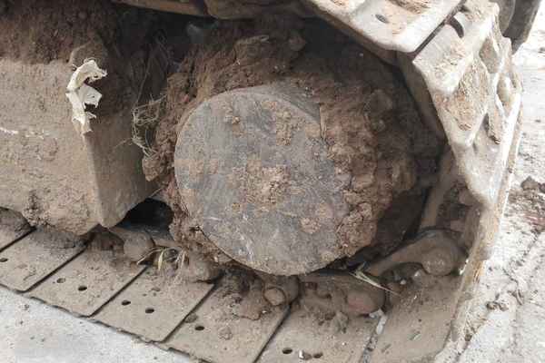 江西出售转让二手16000小时2006年现代R60挖掘机