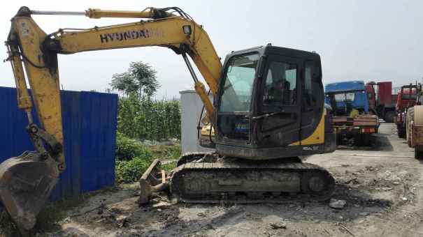 江西出售转让二手16000小时2010年现代R80挖掘机