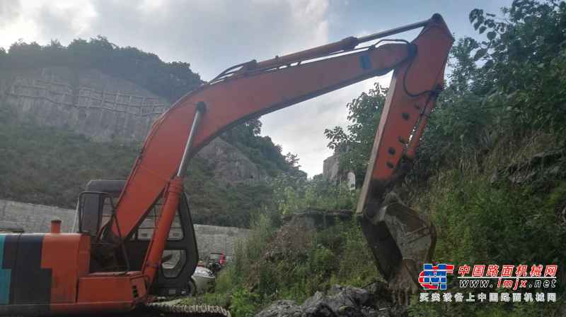 贵州出售转让二手19000小时2004年日立EX200挖掘机