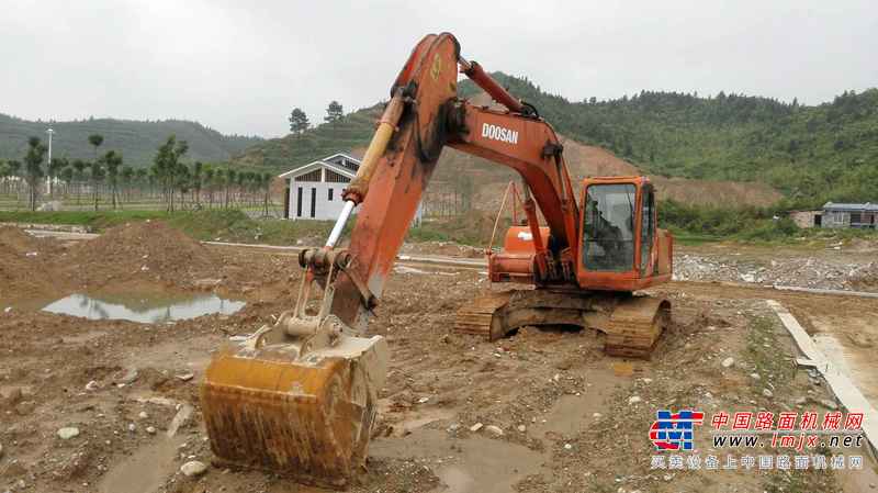 江西出售转让二手14000小时2008年斗山DH220挖掘机