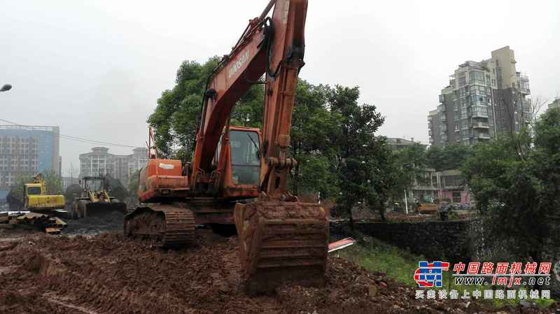 江西出售转让二手9800小时2009年斗山DH220挖掘机