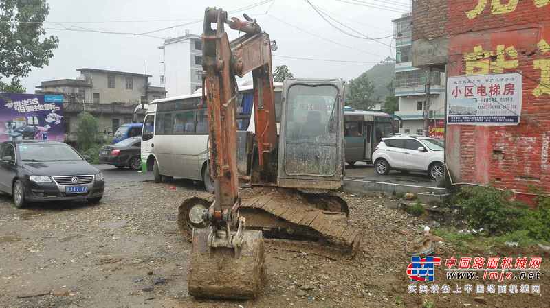江西出售转让二手9000小时2009年日立ZX70挖掘机