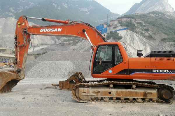 山西出售转让二手7000小时2009年斗山DH300LC挖掘机