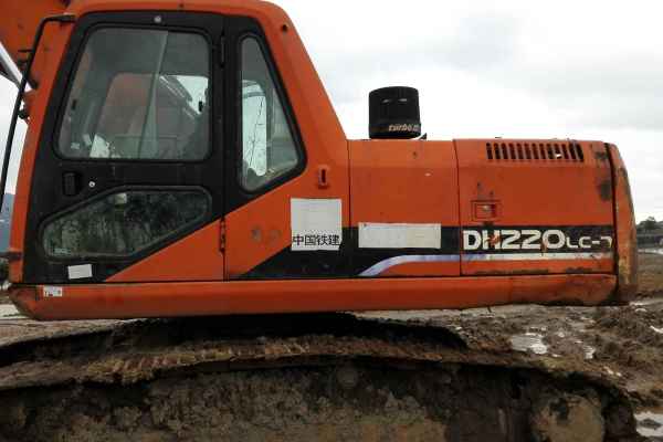 江西出售转让二手11000小时2009年斗山DH220挖掘机