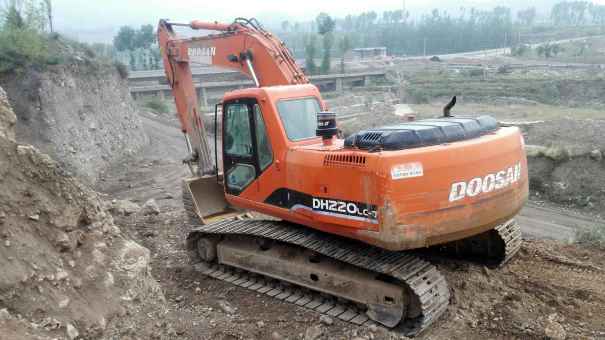 山西出售转让二手7400小时2009年斗山DH220挖掘机