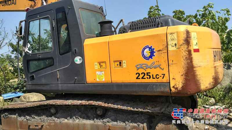 江西出售转让二手800小时2014年现代R225LC挖掘机
