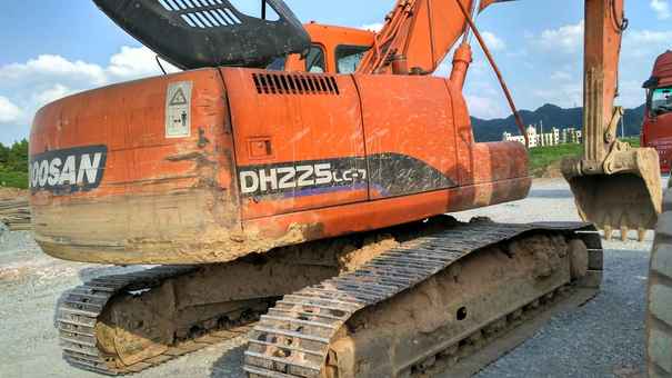 江西出售转让二手9890小时2011年斗山DH225LC挖掘机