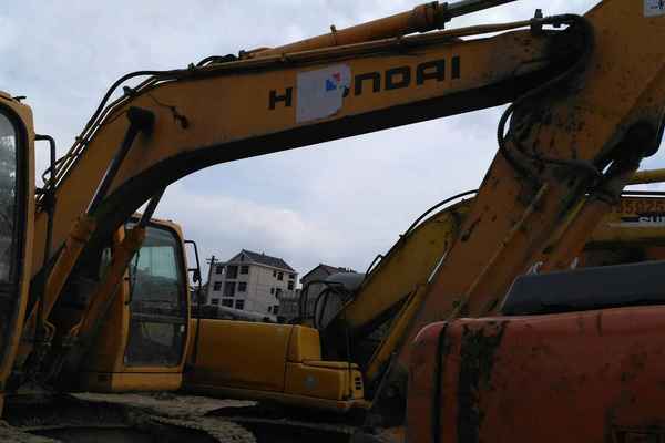 江西出售转让二手9900小时2006年现代R215挖掘机