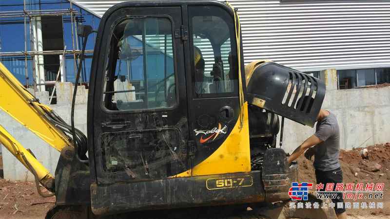 江西出售转让二手6250小时2011年现代R60挖掘机