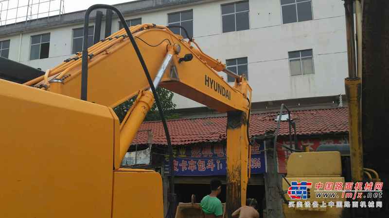 江西出售转让二手5000小时2010年现代R335LC挖掘机