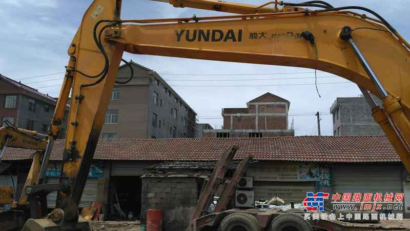 江西出售转让二手6700小时2010年现代R215挖掘机