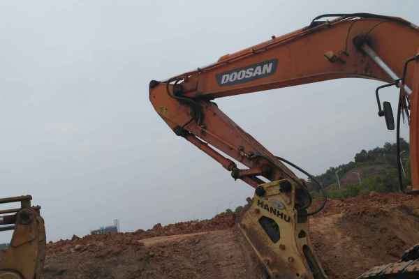 江西出售转让二手9126小时2011年斗山DH220挖掘机