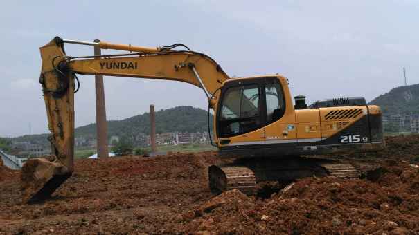 江西出售转让二手10000小时2011年现代R215挖掘机
