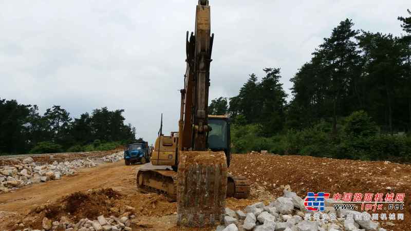 贵州出售转让二手10000小时2004年卡特彼勒320C挖掘机