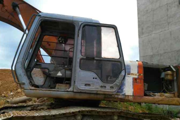 江西出售转让二手25000小时2002年日立EX200挖掘机