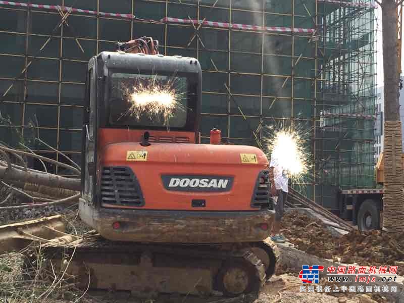 贵州出售转让二手6600小时2012年斗山DX60挖掘机