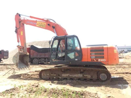 陕西出售转让二手2700小时2014年日立ZX210LC挖掘机