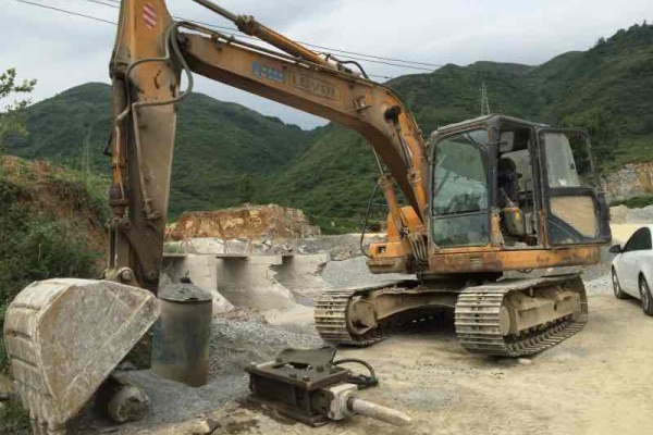 贵州出售转让二手9800小时2010年福田雷沃FR150挖掘机