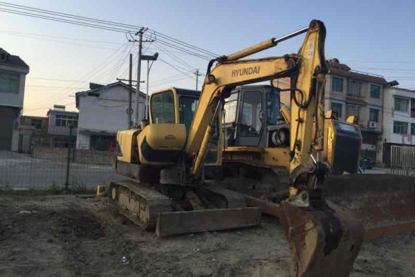 贵州出售转让二手5600小时2012年现代R60挖掘机