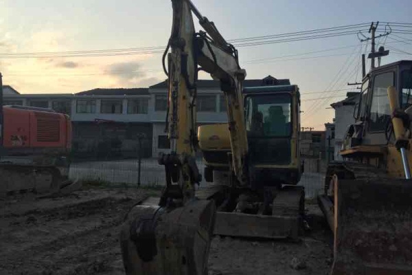 贵州出售转让二手5600小时2012年现代R60挖掘机