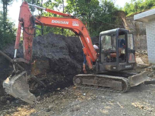 贵州出售转让二手8560小时2010年斗山DH55挖掘机