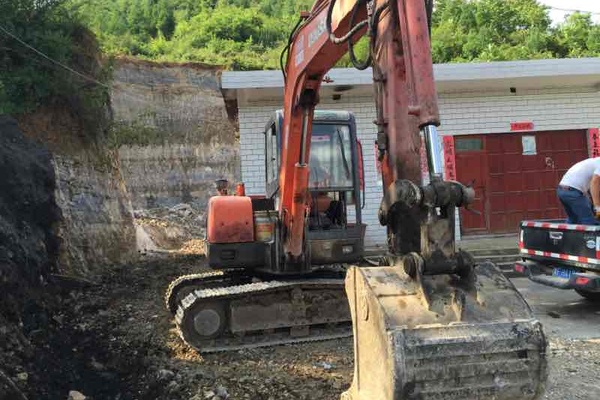 贵州出售转让二手8560小时2010年斗山DH55挖掘机