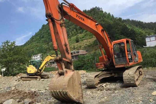 贵州出售转让二手1780小时2013年厦工XG821挖掘机