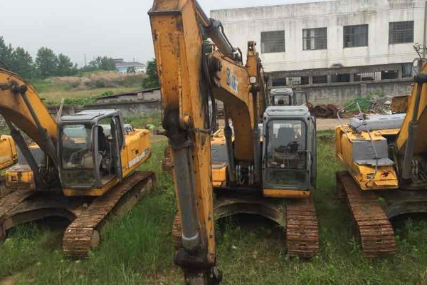 江西出售转让二手3900小时2010年徐工XE230挖掘机