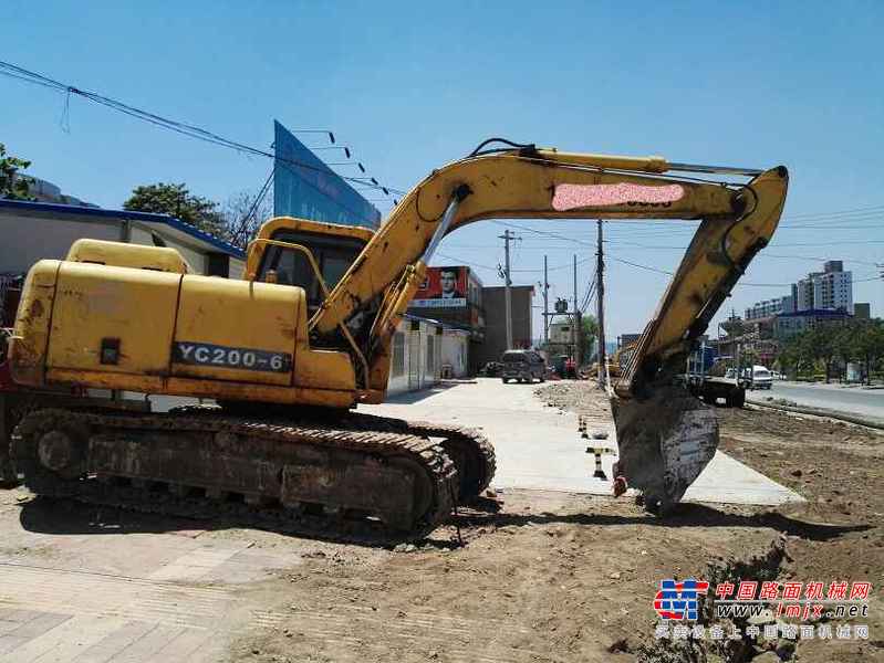 陕西出售转让二手8000小时2006年玉柴YC135挖掘机