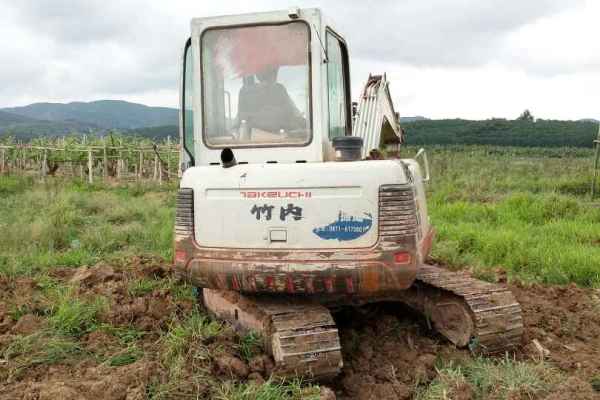 云南出售转让二手13276小时2009年竹内TB150C挖掘机