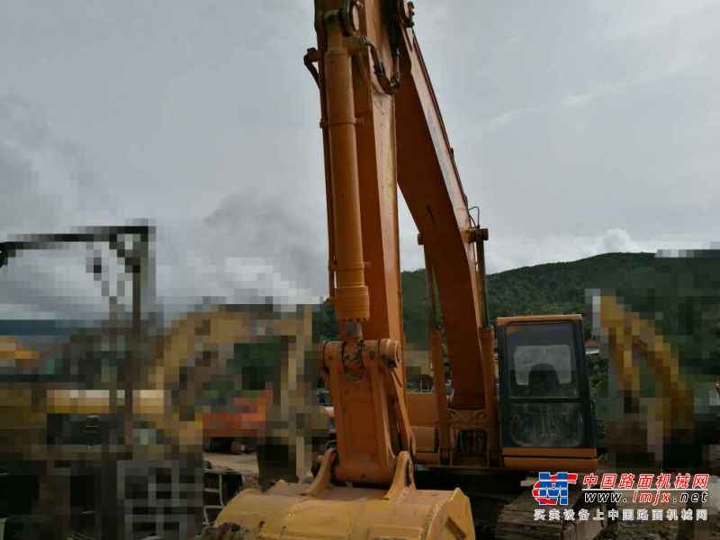云南出售转让二手18595小时2004年小松PC220挖掘机