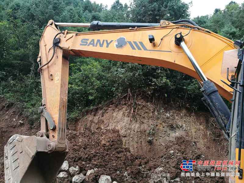 云南出售转让二手4860小时2012年三一重工SY305C挖掘机