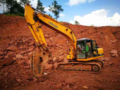 江西出售转让二手8000小时2010年龙工LG6220挖掘机