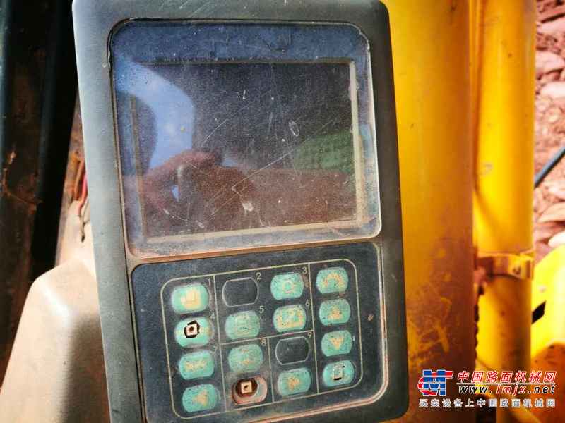 江西出售转让二手8000小时2010年龙工LG6220挖掘机