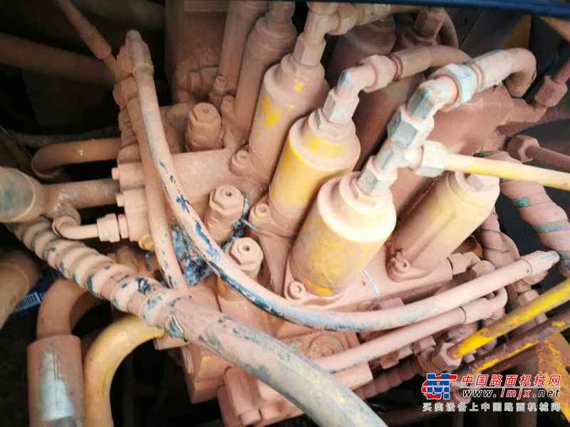 江西出售转让二手8000小时2010年龙工LG6220挖掘机