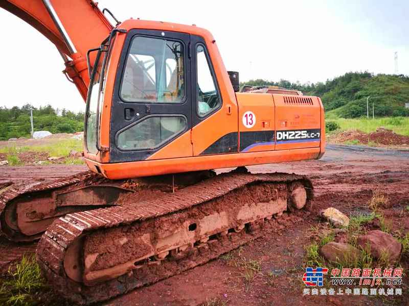 江西出售转让二手9000小时2010年斗山DH225LC挖掘机