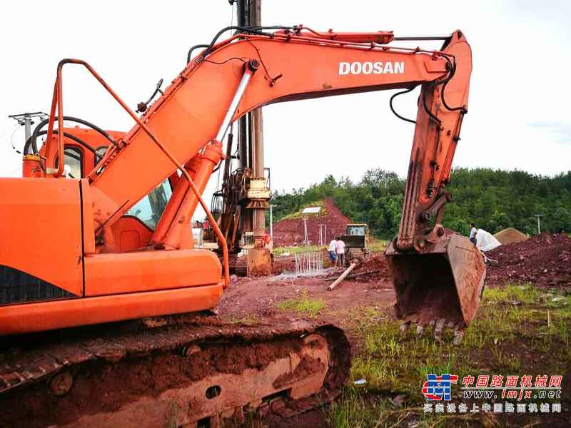江西出售转让二手9000小时2010年斗山DH225LC挖掘机