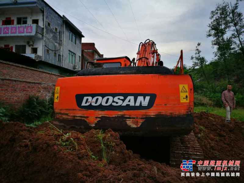 江西出售转让二手10000小时2009年斗山DH215挖掘机
