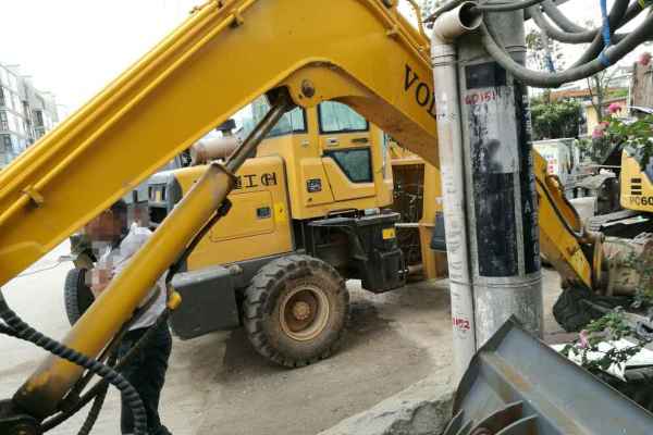 云南出售转让二手5500小时2009年愚公机械WY75X2挖掘机