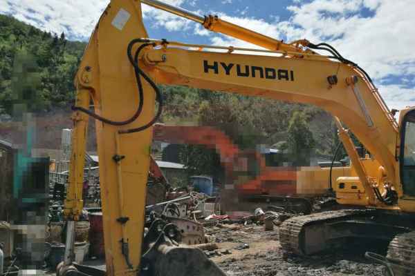 云南出售转让二手12624小时2008年现代R225挖掘机