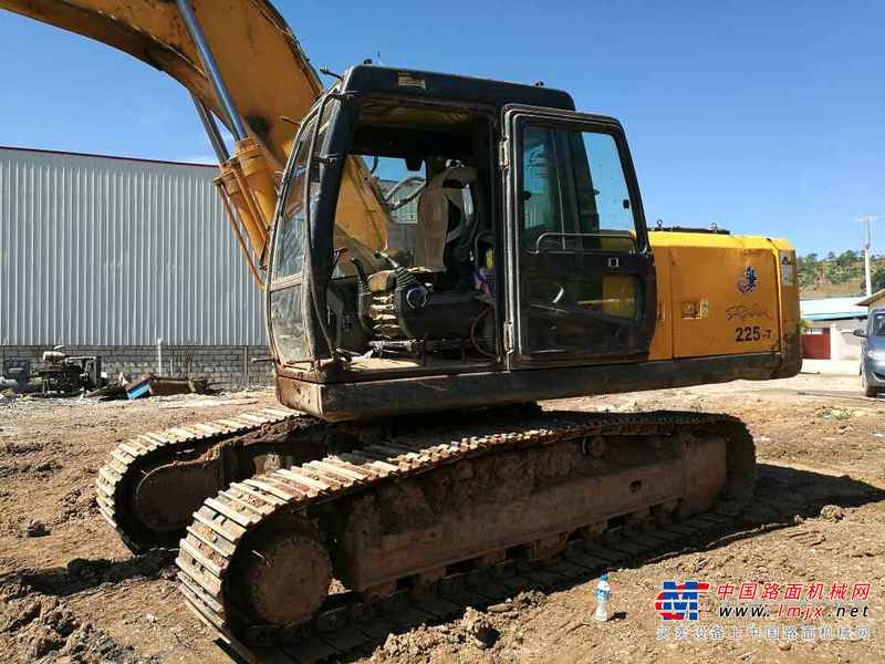 云南出售转让二手8159小时2010年现代R215挖掘机