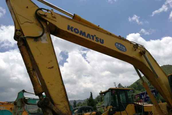 云南出售转让二手14000小时2007年小松PC220挖掘机