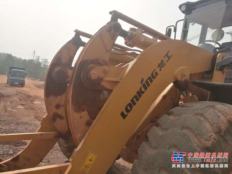 江西出售转让二手2600小时2015年龙工LG850装载机