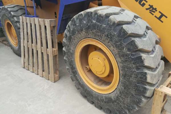 陕西出售转让二手400小时2016年龙工LG833G装载机