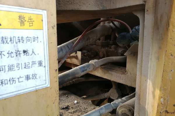 内蒙古出售转让二手4000小时2009年龙工LG855B装载机