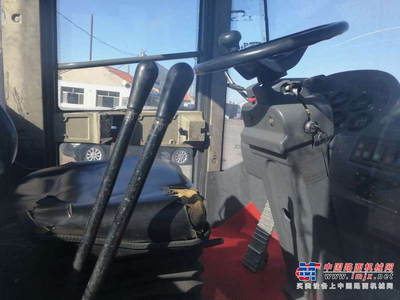 内蒙古出售转让二手8000小时2010年龙工LG855B装载机