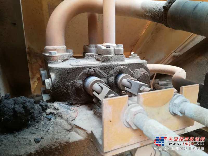 辽宁出售转让二手3000小时2011年龙工LG850装载机