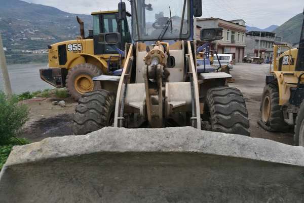 四川出售转让二手8750小时2009年龙工LG833装载机